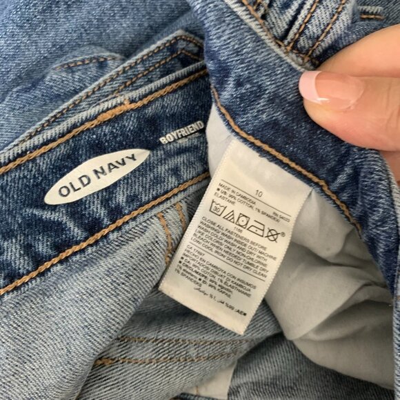 Old Navy Boyfriend Mid Rise Jeans 10 Med Wash Distressed Ankle Cropped 5 Pocket - Picture 5 of 5